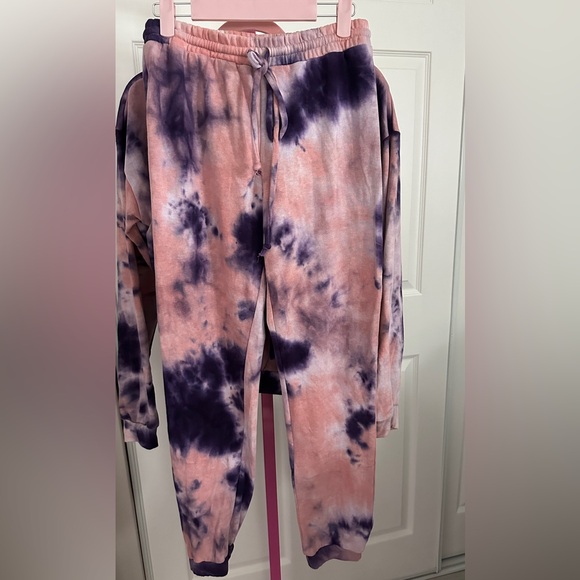 Fashion Nova Jogger Set - Picture 4 of 9